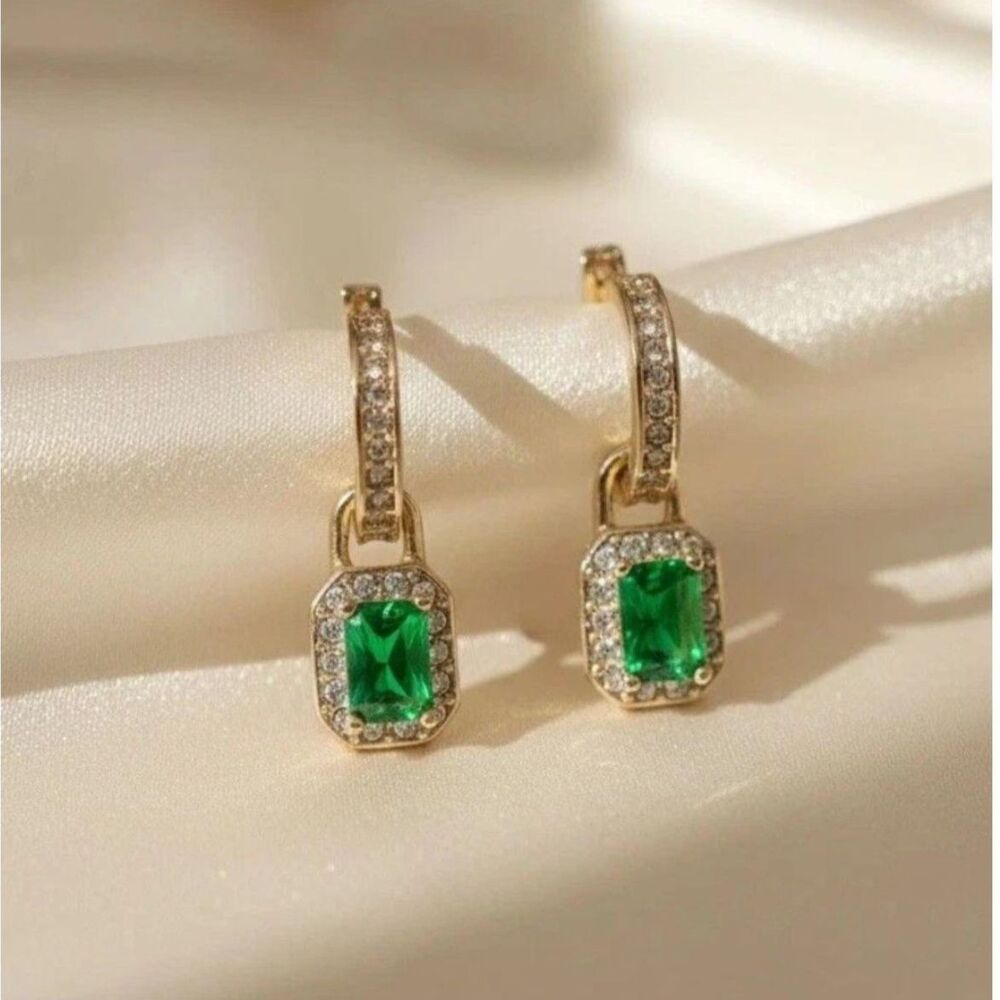Green Clear Gold MAY BIRTHSTONE EMERALD COLOR DANGLE EARRINGS GV9 Stamp